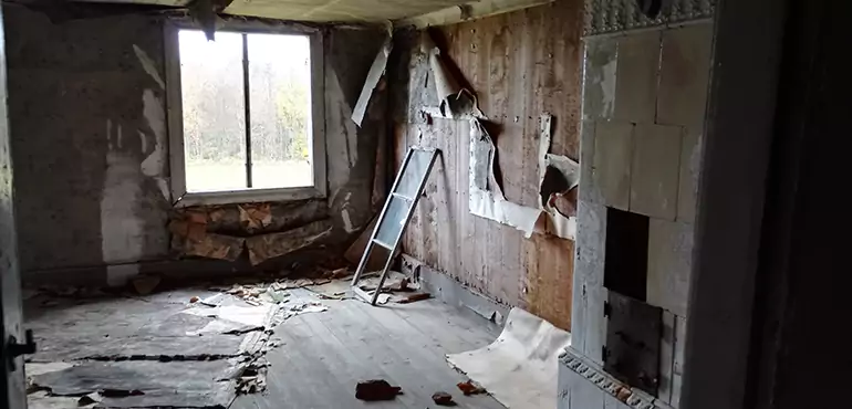 Why Selling a Distressed House Through Traditional Methods Fails in Spokane